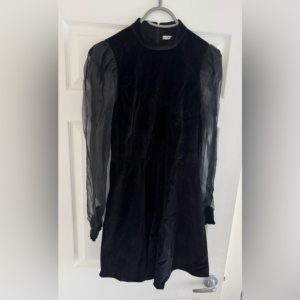 Alice+Olivia Mini Dress .Black color. Size: 8